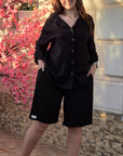Set of shirt and bermuda shorts made of cotton fabric , бели цвят, с кратки Sleeveи и класически дизайн, за летен стил.