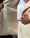 Short cashmere coat with warm lining, set made from polyester 65% and viscose 35%, image of a model.