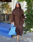 Set with a short coat with wool and warm lining, acrylic 80% and wool 20%, image of a model in black coat.