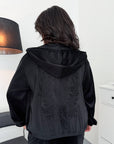 Velvet set with back embroidery, content 80% cotton and 20% polyester, image of stylish and soft product.