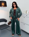Velvet set with back embroidery, cotton and polyester, stylish and comfortable for everyday wear.