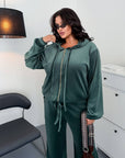 Velvet set with back embroidery, 80% cotton, 20% polyester, soft and stylish for comfort and elegance.