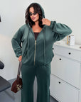 Velvet set with back embroidery, with 80% cotton and 20% polyester, image of product with an elegant design