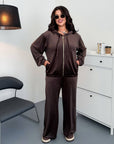 Velvet set with back embroidery, 80% cotton and 20% polyester, soft and stylish for comfort and elegance.