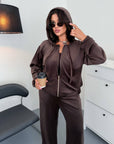 Velvet set with back embroidery, cotton and polyester, soft and stylish for comfort and elegance.