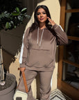Hooded velvet set, composed of viscose, cotton and elastane, in soft and cosy design.