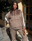 Hooded velvet set, composed of viscose, cotton and elastane, in soft and comfortable texture.