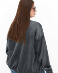 Stylish velvet bomber jacket from a brand with viscose, cotton and elastane, with a smooth texture and elegant design.