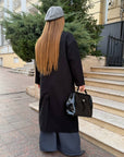 Long faux-cashmere coat with polyester, viscose and wool, upright design and soft textile in light shades.