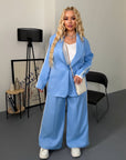 Blazer and wide-leg trouser set for IT, polyester, viscose and spandex, in an elegant style, image of the clothing.