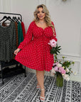 Polka dot short dress от polyester и lycra, с кръгъл врата и дълги Sleeveи, модел с Black фон и бели точки.