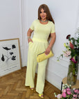 Knit set с cotton, polyester и elastan, показан в изображение, подходящ за ежедневна носия.