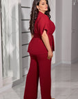 Комплект blouse и pants от polyester, lycra и nylon, в елегантен дизайн, подходящ за ежедневна облеклeние.