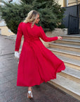 Elegant midi dress in viscose and polyester, a stylish and modern women's dress.