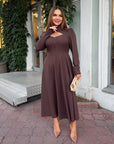 Elegant midi dress in viscose and polyester with a clean design and fine details, suitable for formal events.