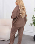 Velvet set with jacket and straight-leg pants с viscose и cotton, в Dark blue цвят, с деликатен velvetн текстурен дизайн.