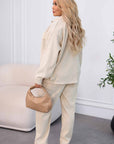 Velvetн комплект от яке и pants с viscose и cotton, в елегантен стил, изображение на цял комплект.