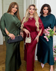 Комплект satin с skirt, с гладък satinен плат, в White цвят, с деликатен дизайн и еластична linen та, за елегантен вид.