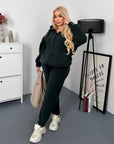 Warm fleece set in polyester and elastane, image of a model showing the comfortable and warm design.