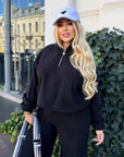 Fleece set with wide-leg trousers in polyester and elastane, image of a comfortable and stylish loungewear outfit.