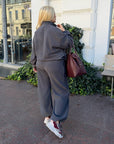 Fleece set with wide-leg trousers in polyester and elastane, image of comfortable winter clothing.