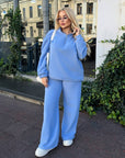Fleece set with wide-leg trousers in polyester and elastane, comfortable and easy for everyday wear.
