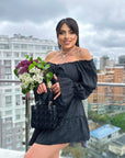 Whiteа Polka dot dress made of cotton blend с дълги Sleeveи и кройка, подходяща за ежедневна обличане.