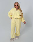 Warm fleece set in polyester and elastane, with a soft and warm design, suitable for winter conditions, in the image.