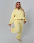 Warm fleece set in polyester and elastane, image of part of the set in a soft and warm fabric