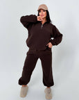 Warm fleece set in polyester and elastane, image of soft and warm winter clothing for comfort.