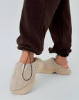 Warm fleece set in polyester and elastane, image of a cosy and warm winter set.