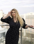 Polka dot dress with puff sleeves от viscose и polyester, подходяща за празнични събития, в изображението.