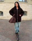 Short faux fur coat in polyester and acrylic, a stylish piece in white, suitable for winter wear.