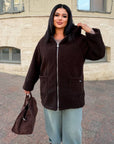 Short faux fur coat in polyester and acrylic, showing the texture and style in white.