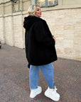 Short faux fur coat in polyester and acrylic, waist-length, in white, suitable for winter days.