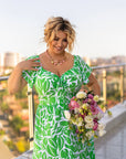 Cotton floral dress от български бранд, с дълги Sleeveи и цветен десен, подходяща за пролет и лято.