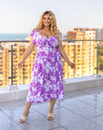 Cotton floral dress с polyester за лятна визия, Whiteа и цветна, подходяща за жени, изображение на модел.