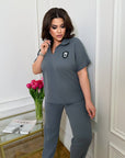 Knit set с cotton, elastane и polyester, уup toбен и стиlinen , изображение на комплект върху модел.