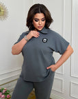 Knitwearен комплект с cotton, elastane и polyester, изображение на комфортен и стиlinen комплект от три части.