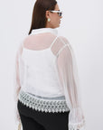 Doorzichtige losvallende blouse met een top