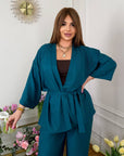 Linen ен Loose-fit set , Composition 80% linen и 20% polyester, изображение на модел с комфортен стил