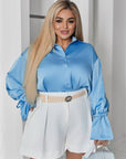 Свободна риза с polyester, viscose и spandex, изображена в изображението.