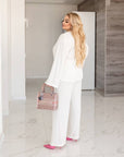 Structured knit set с polyester и spandex, показан върху модел, с ярки цветове и модерен дизайн.