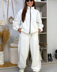 Fleece set with stripes in polyester and elastane, top and trousers with a fashionable design, shown in the photo.