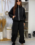 Fleece set with stripes in polyester and elastane, a comfortable and warm sports set for everyday wear.
