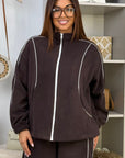 Fleece set with stripes in polyester and elastane, comfortable and warm for everyday wear, with a modern stripe design.