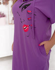 Лека дамска рокля с качулка Waist polyester, модел YR, изображение на черна рокля на снимката.