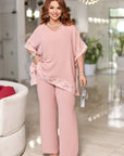 Комплект blouse и широк pants с бродерия, polyester, lycra и nylon, стиlinen и комфортен за ежедневна носия.