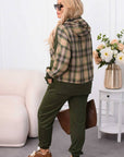 Knit set with checkered inserts , еластичен polyester и spandex, подходящ за ежедневна и стилна визия.