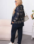 Knit set with checkered inserts , мек и уup toбен, съдържа 97% polyester и 3% spandex, подходящ за ежедневна носене.